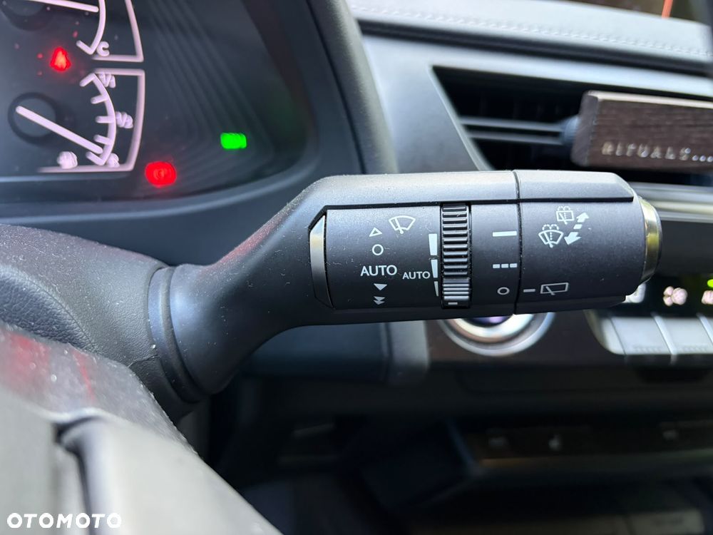 Lexus UX - 16