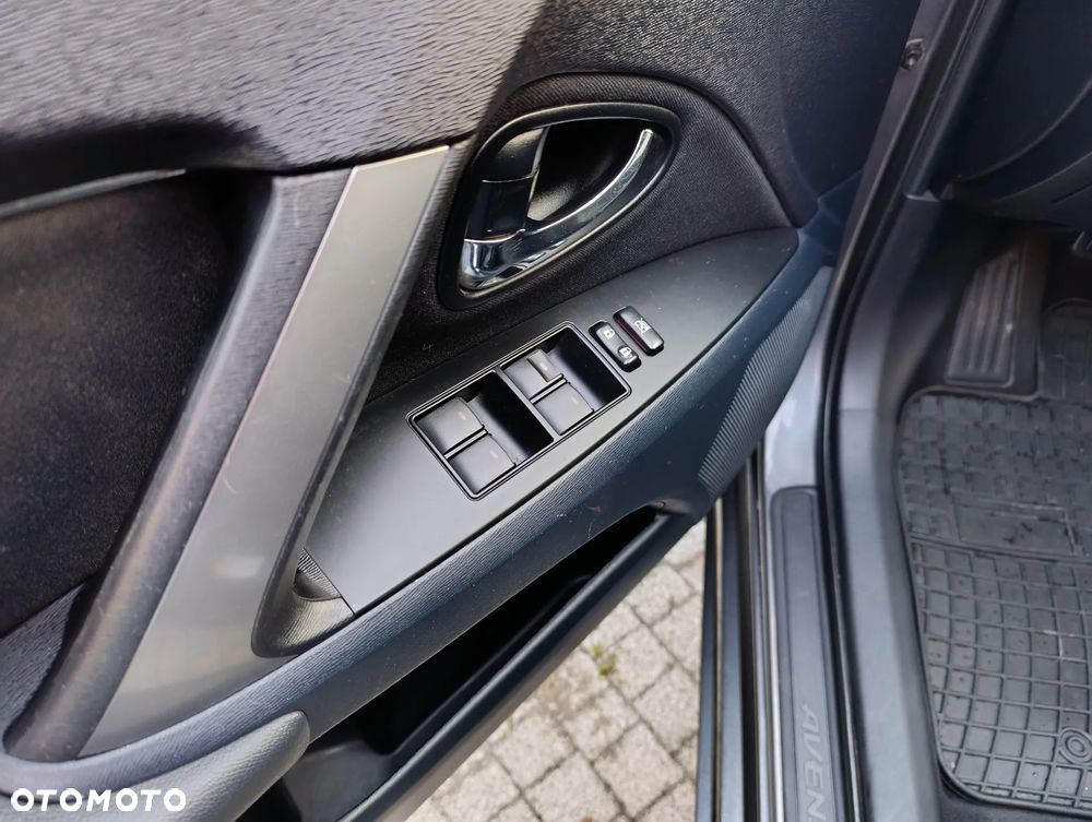 Toyota Avensis 2.0 D-4D - 16