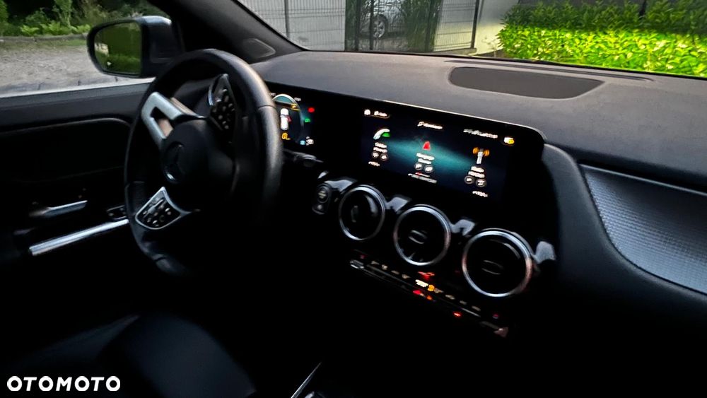 Mercedes-Benz GLA 200 - 36