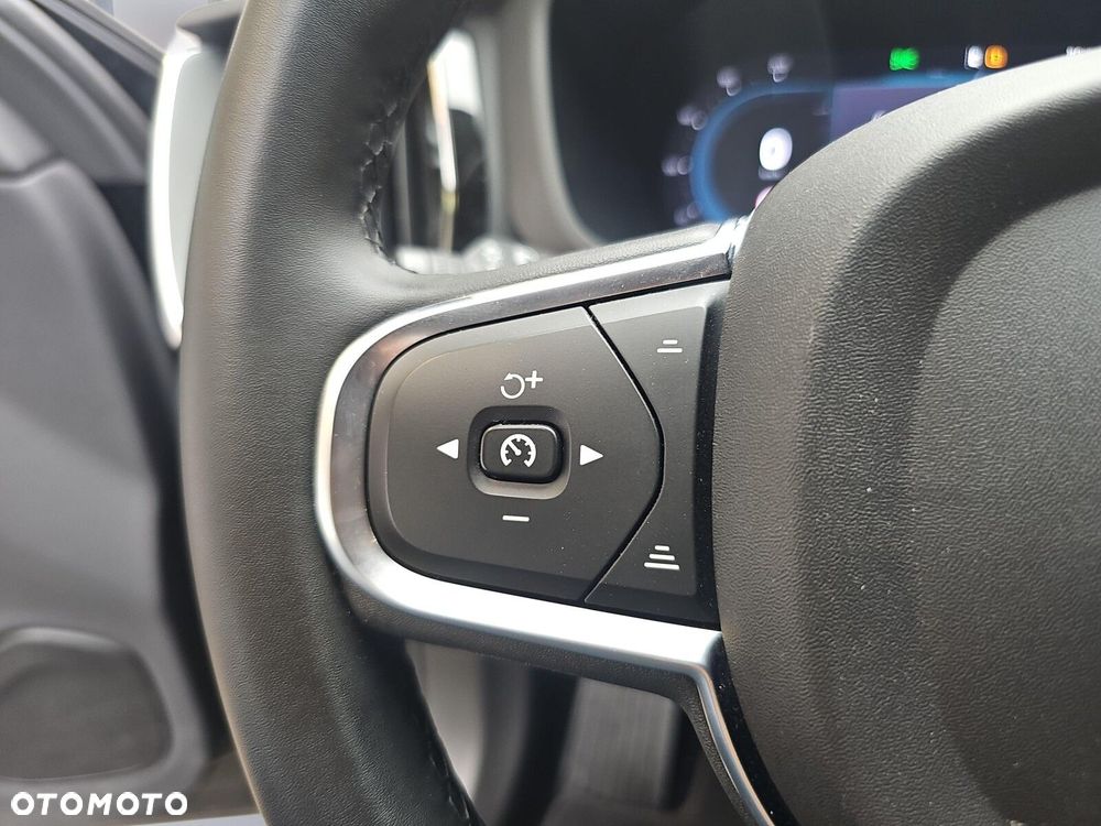 Volvo XC 60 B4 B Essential - 21