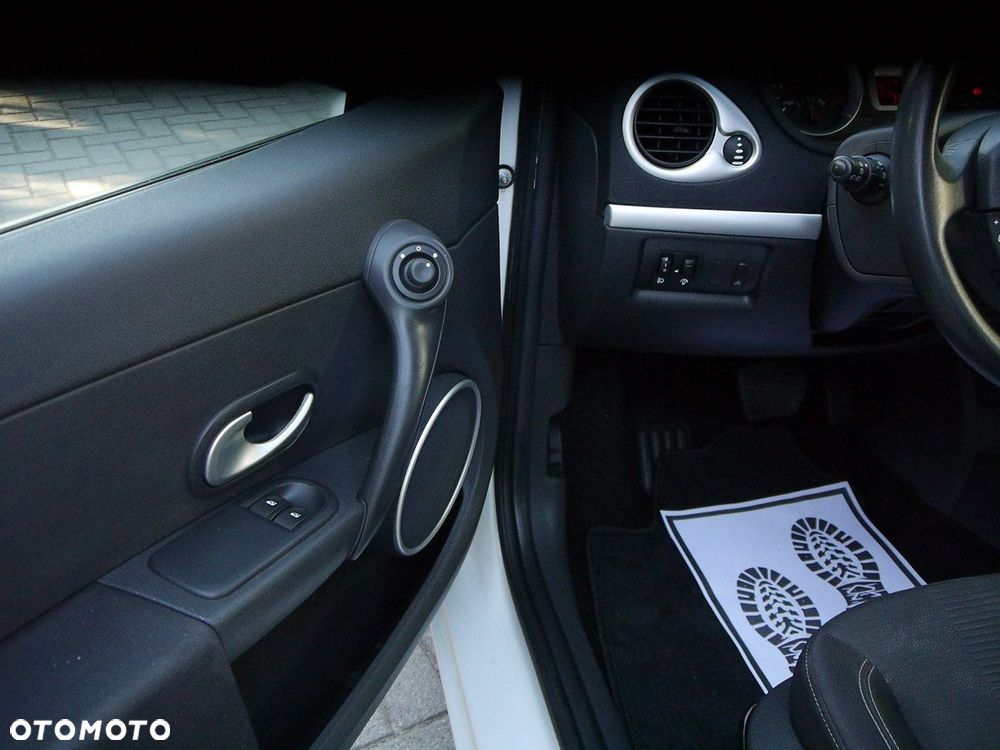 Renault Clio - 31