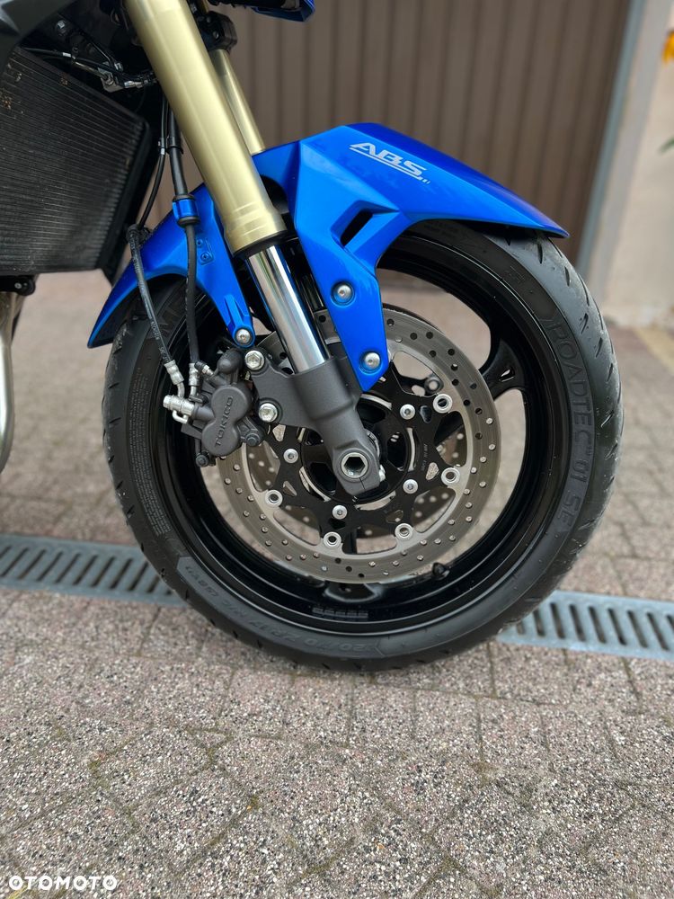 Suzuki GSR - 10
