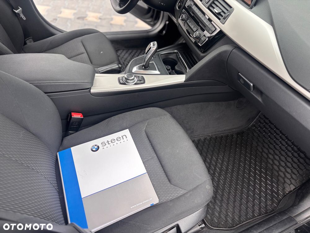 BMW Seria 3 318i Luxury Line - 12