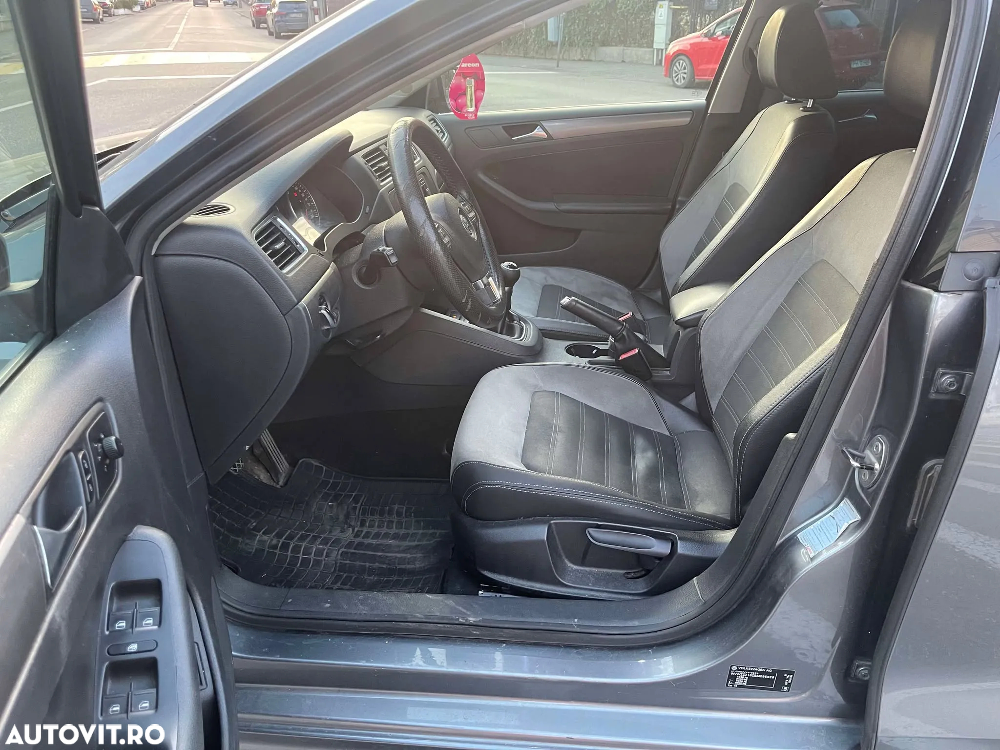 Volkswagen Jetta 2.0 TDI DPF Highline - 6
