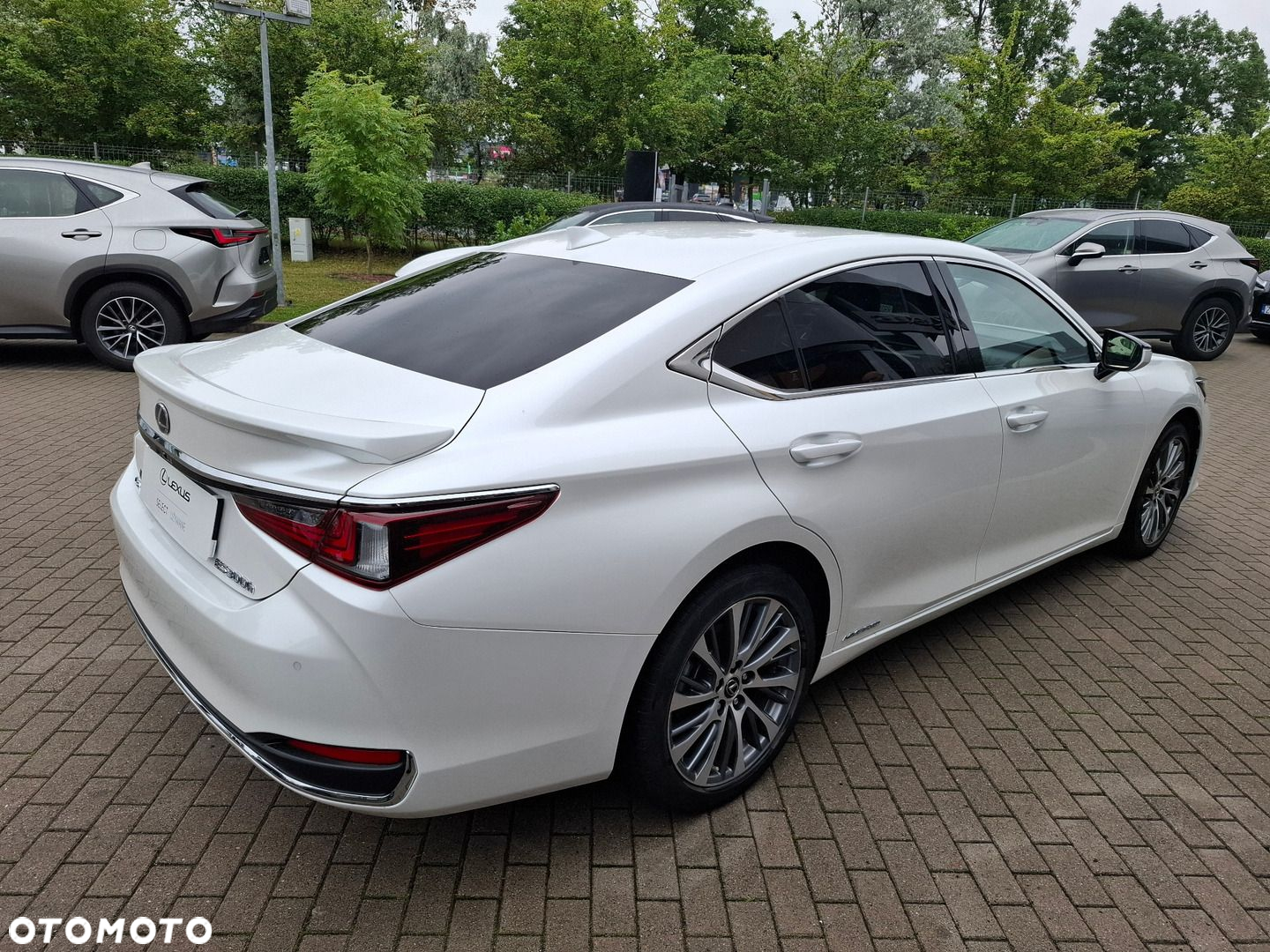 Lexus ES - 5