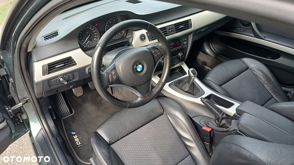 BMW Seria 3 320i - 10