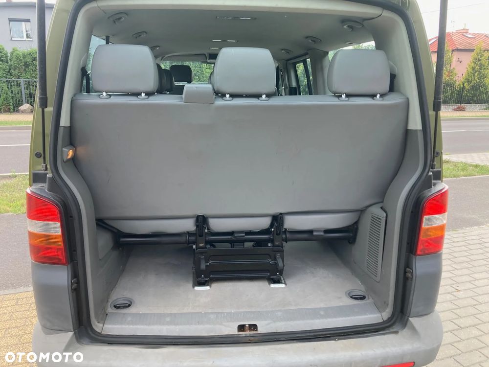 Volkswagen Caravelle - 11