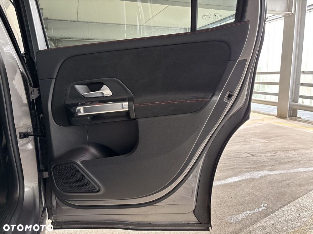 Mercedes-Benz GLB - 23