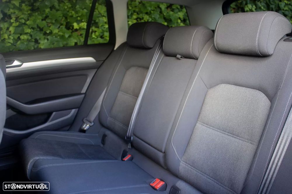 VW Passat Variant 2.0 TDi Elegance DSG - 13