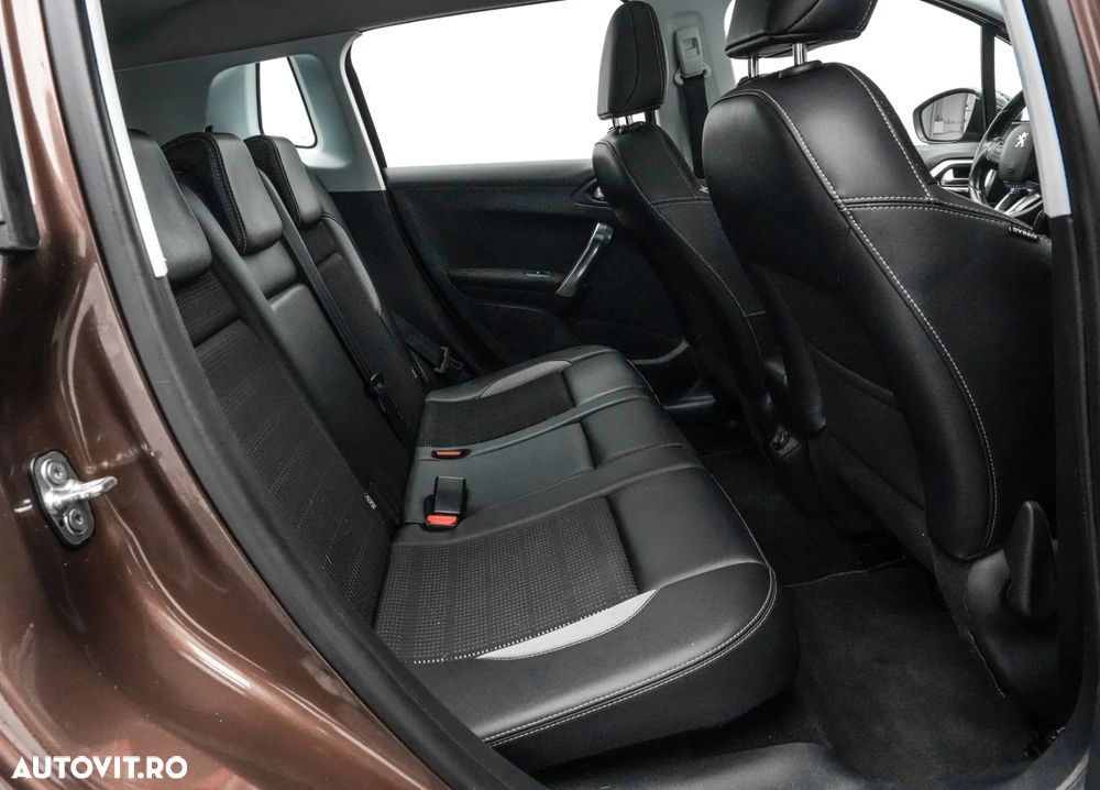 Peugeot 2008 1.2 PureTech Turbo Allure - 17