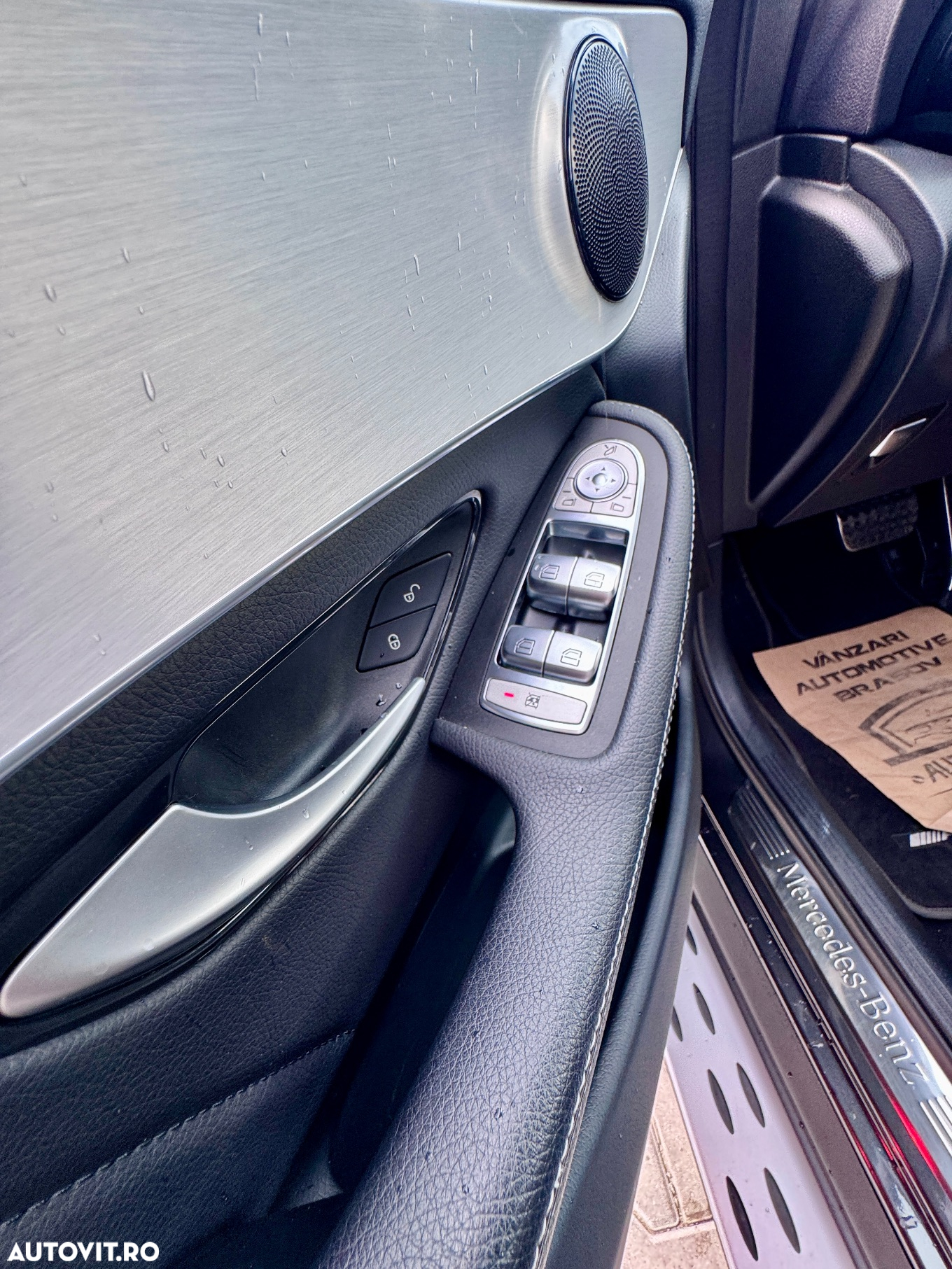 Mercedes-Benz GLC 250 4Matic 9G-TRONIC AMG Line - 11