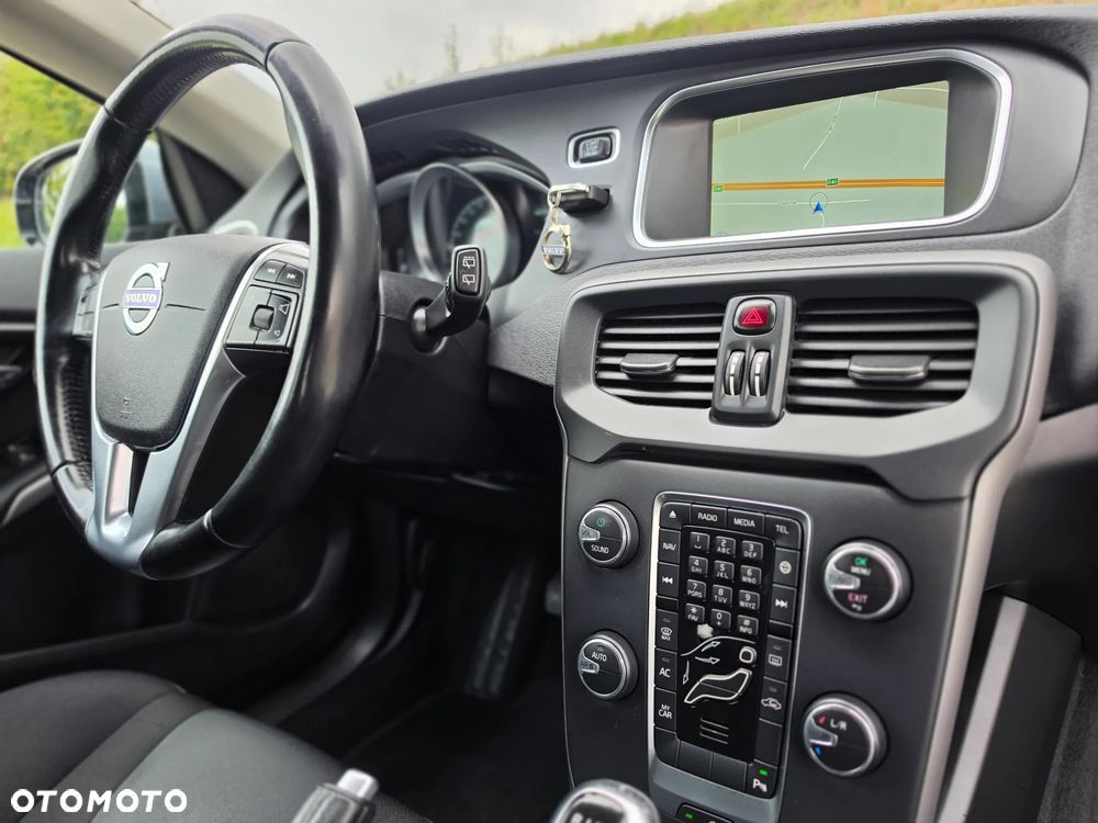 Volvo V40 D2 - 38