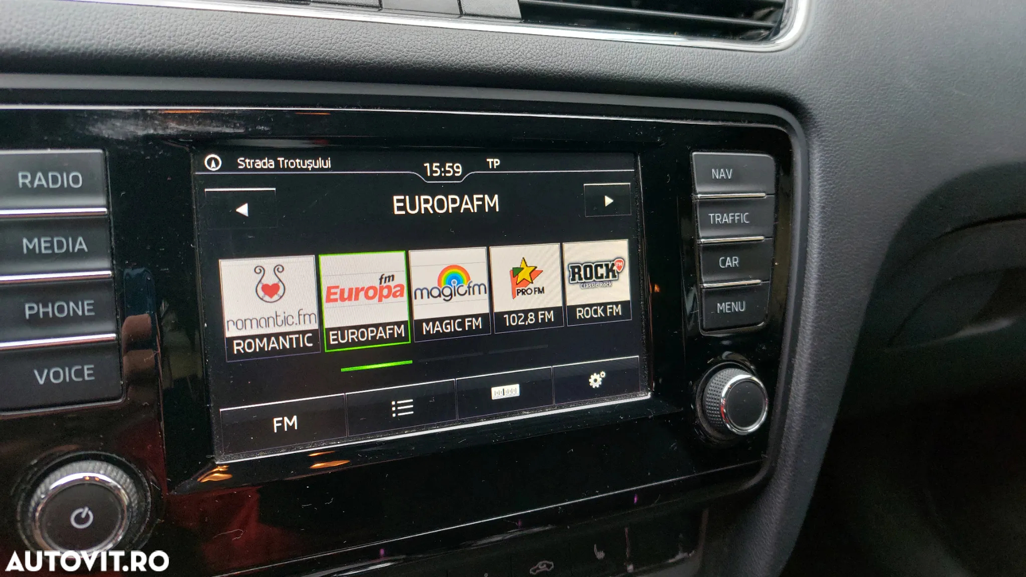 Skoda Octavia 2.0 TDI AMBITION DSG - 6