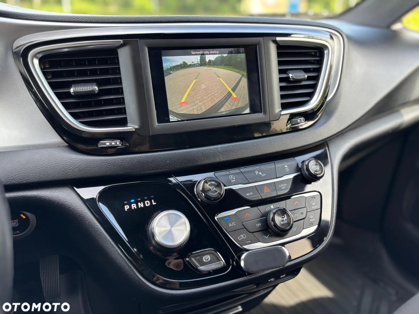 Chrysler Pacifica - 22