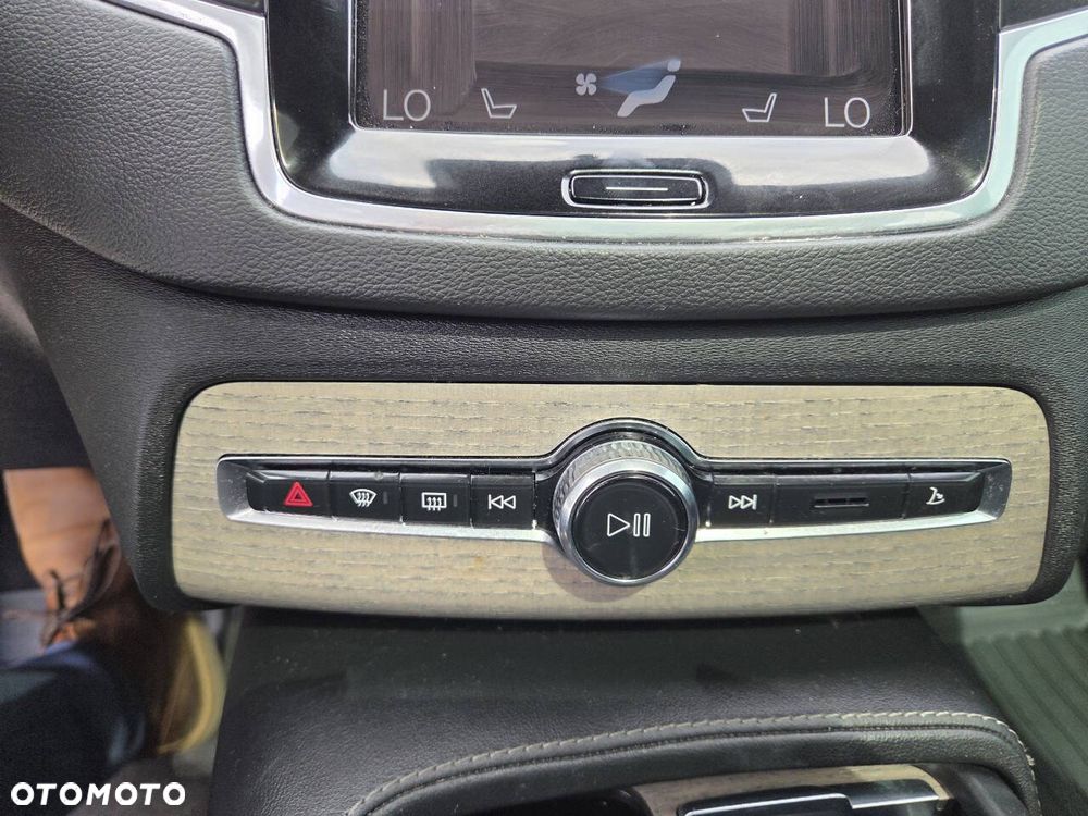 Volvo XC 90 - 16