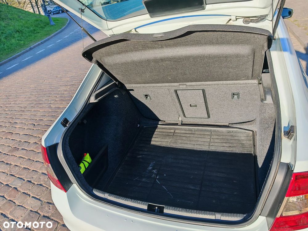 Skoda RAPID Spb 1.4 TSI Joy DSG - 14