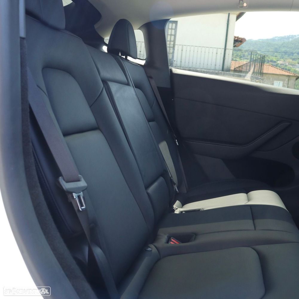 Tesla Model Y Long Range Dual Motor AWD - 23