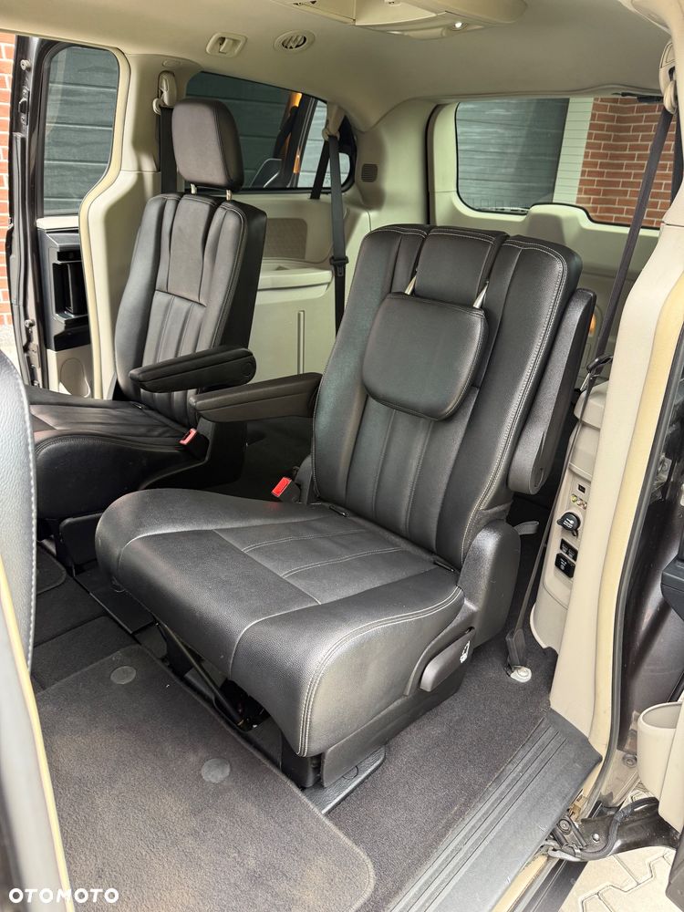 Chrysler Town & Country 3.6 Limited - 10