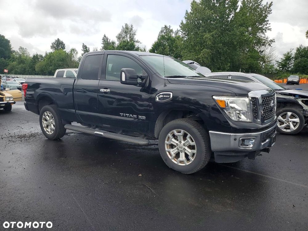 Nissan Titan - 5