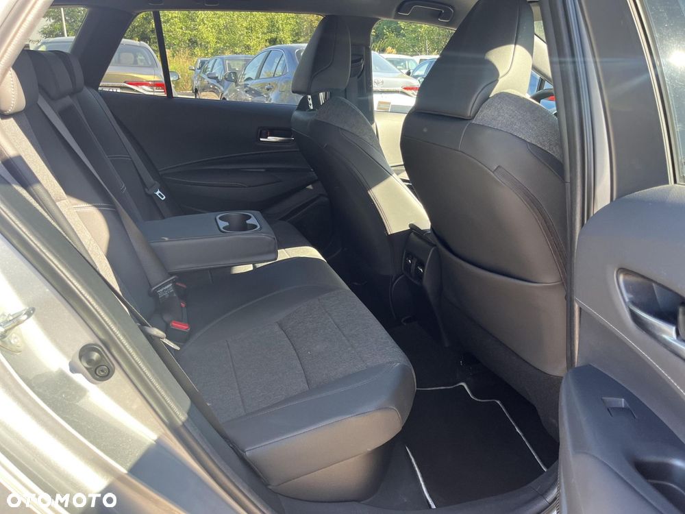 Toyota Corolla 1.8 Hybrid Style - 17