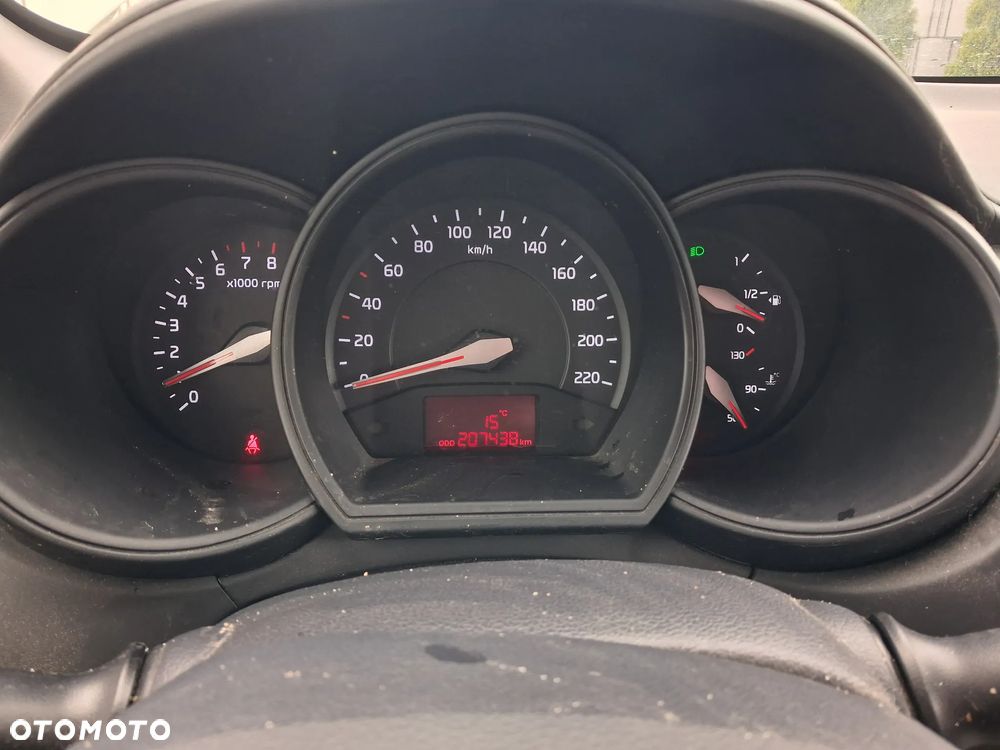 Kia Rio 1.4 L - 8