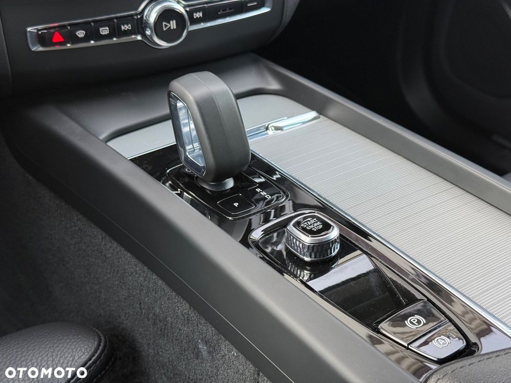 Volvo XC 60 B4 B Plus Bright - 21
