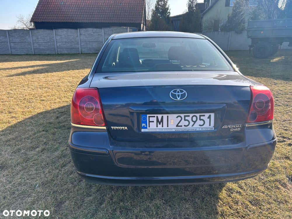 Toyota Avensis 2.2 D-4D Sol - 2