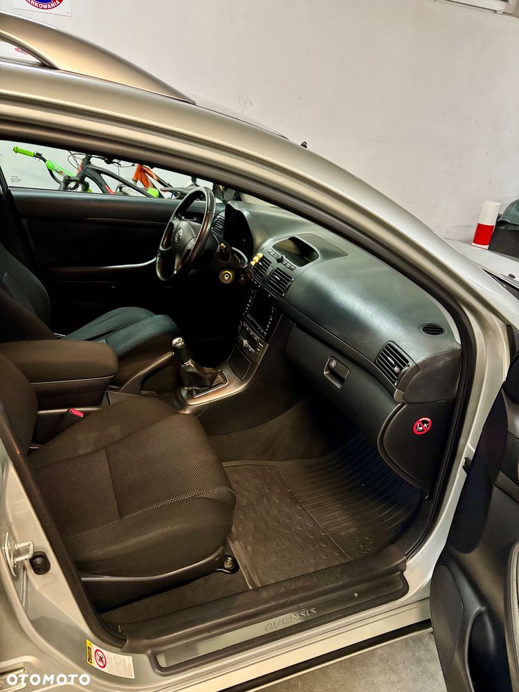 Toyota Avensis 1.8 VVT-i Combi - 9