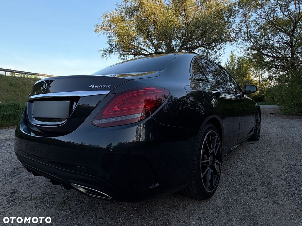 Mercedes-Benz Klasa C 400 4-Matic 9G-TRONIC - 28