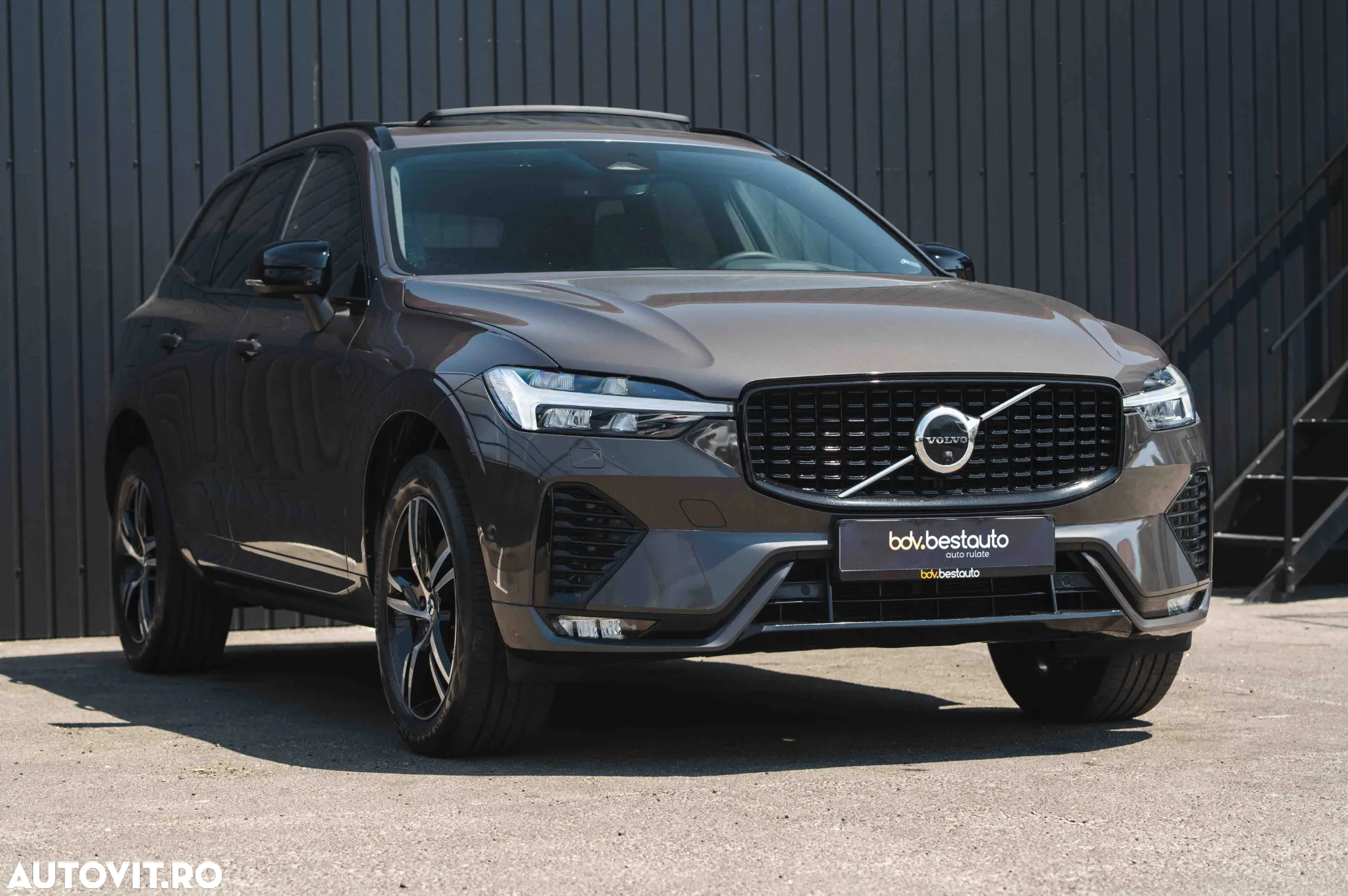 Volvo XC 60 B4 MHEV AT8 AWD R-Design - 31