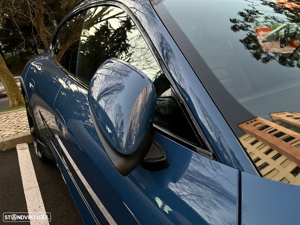 Porsche Taycan Cross Turismo 4S - 38