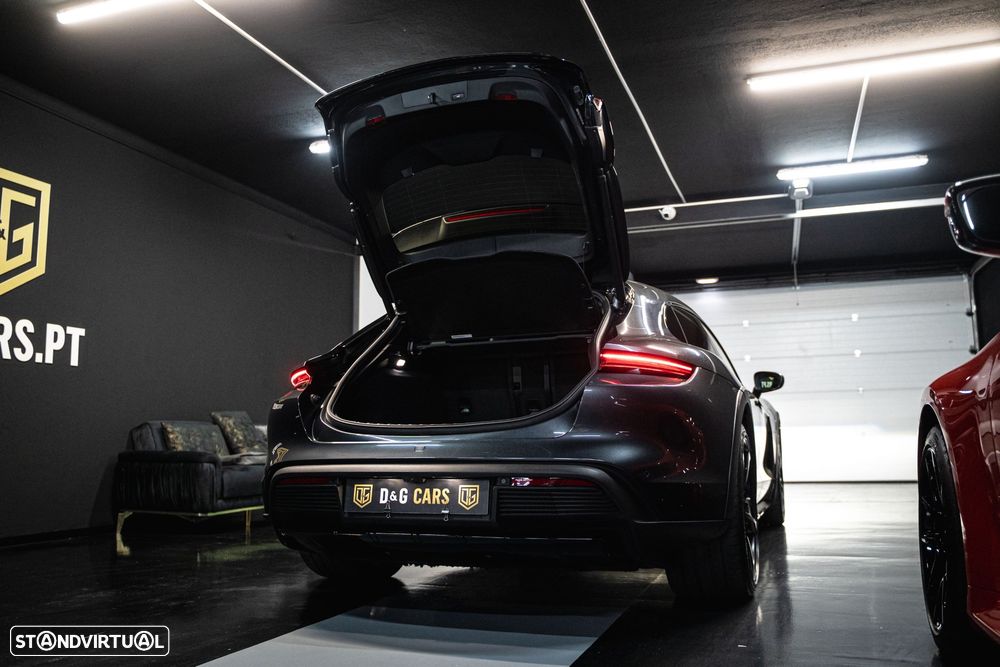 Porsche Taycan Cross Turismo 4 - 31