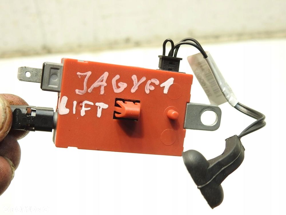 WZMACNIACZ ANTENY JAGUAR XF X250 CX23-18C847-AA - 2