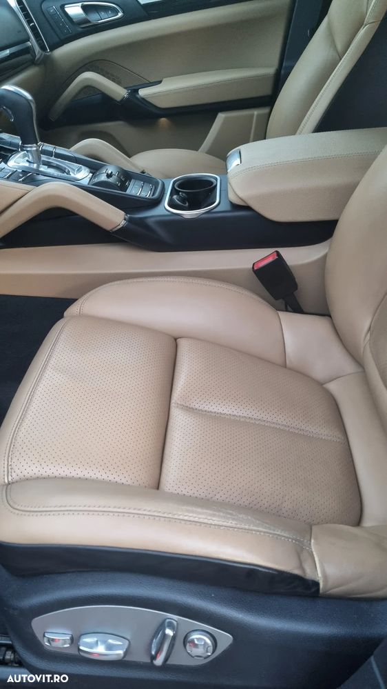 Porsche Cayenne 3.0 L - 23