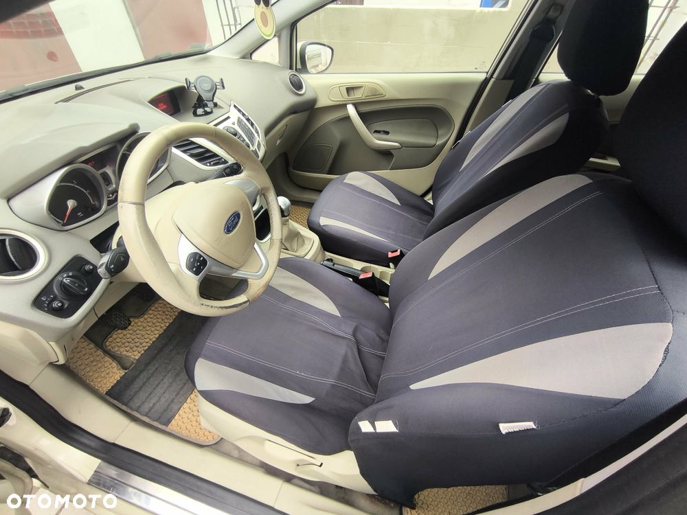 Ford Fiesta 1.25 Ghia - 8