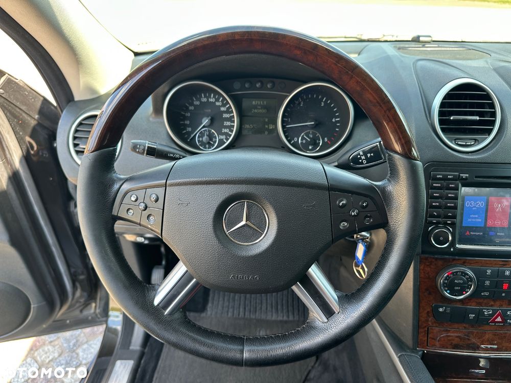 Mercedes-Benz ML - 26