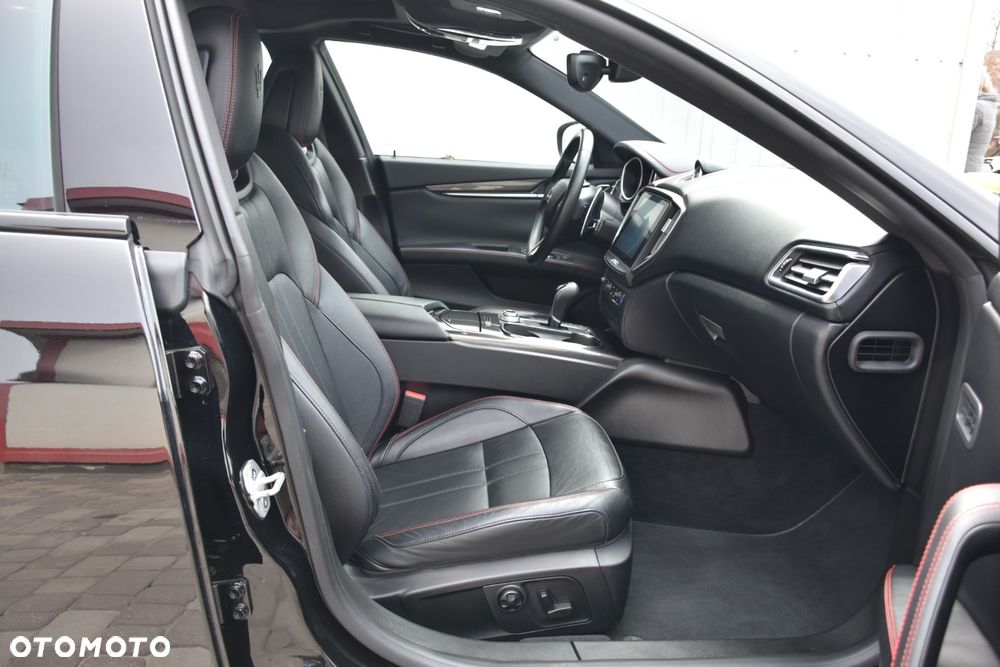 Maserati Ghibli GranSport - 17