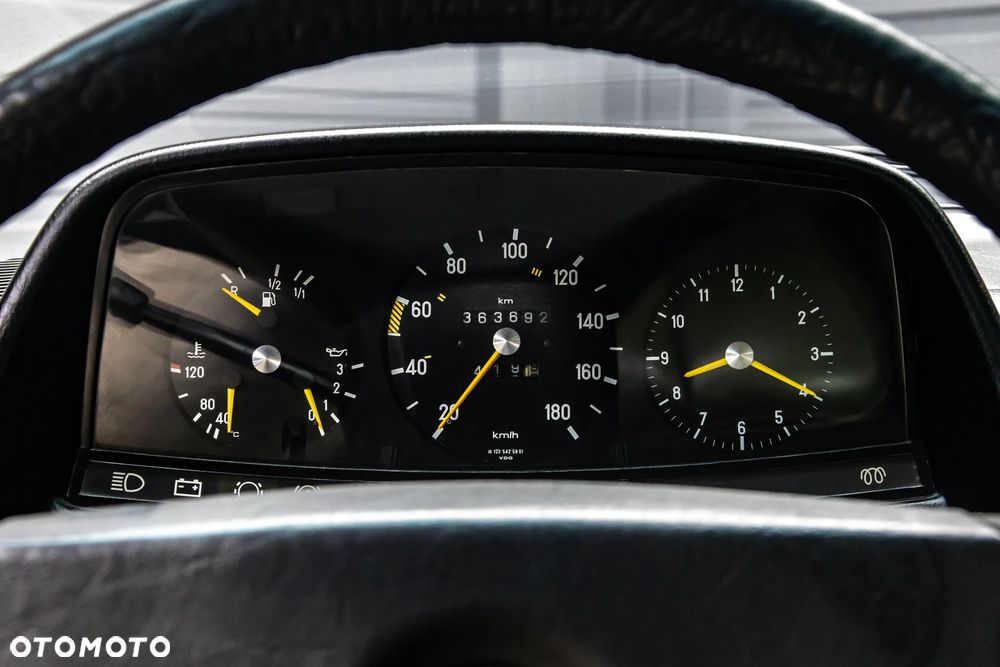 Mercedes-Benz W123 - 27