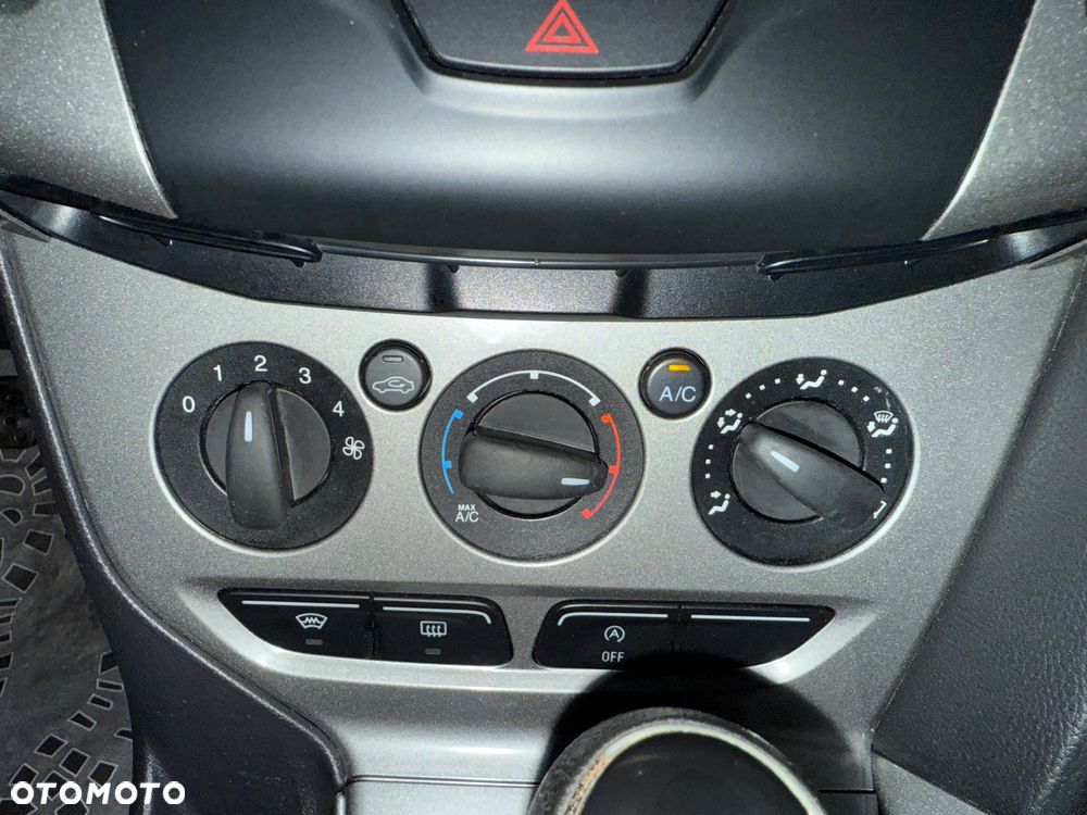 Ford Focus SW 1.6 TDCi DPF Champions Edition - 15