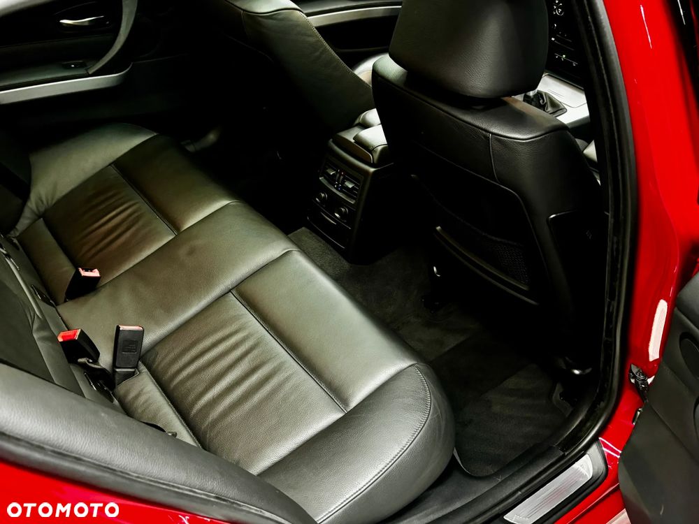BMW Seria 3 335xi - 17