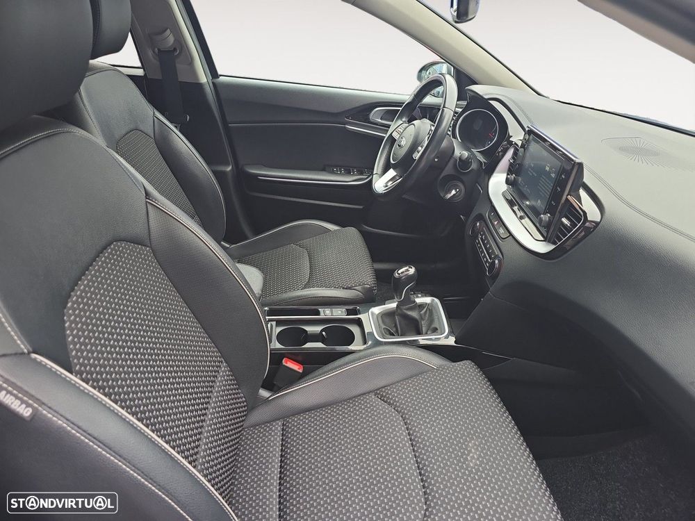 Kia XCeed 1.6 CRDi MHEV Drive - 15