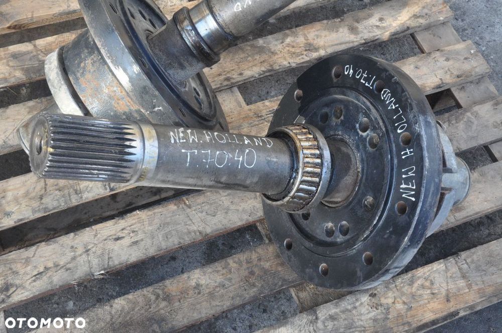 PÓŁOŚ PÓŁOŚKA WAŁEK Case Puma  NEW HOLLAND T7040 - 2