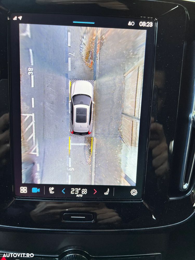 Volvo XC 40 B4 AT FWD MHEV Plus Dark - 16