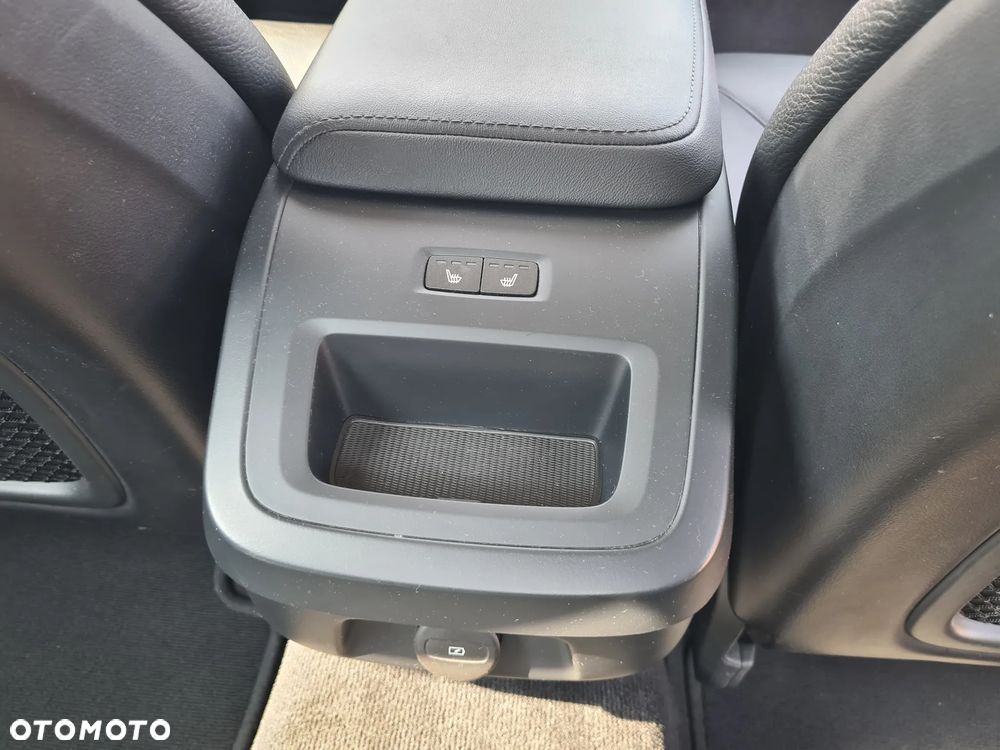 Volvo S60 B5 B AWD Plus Dark - 35