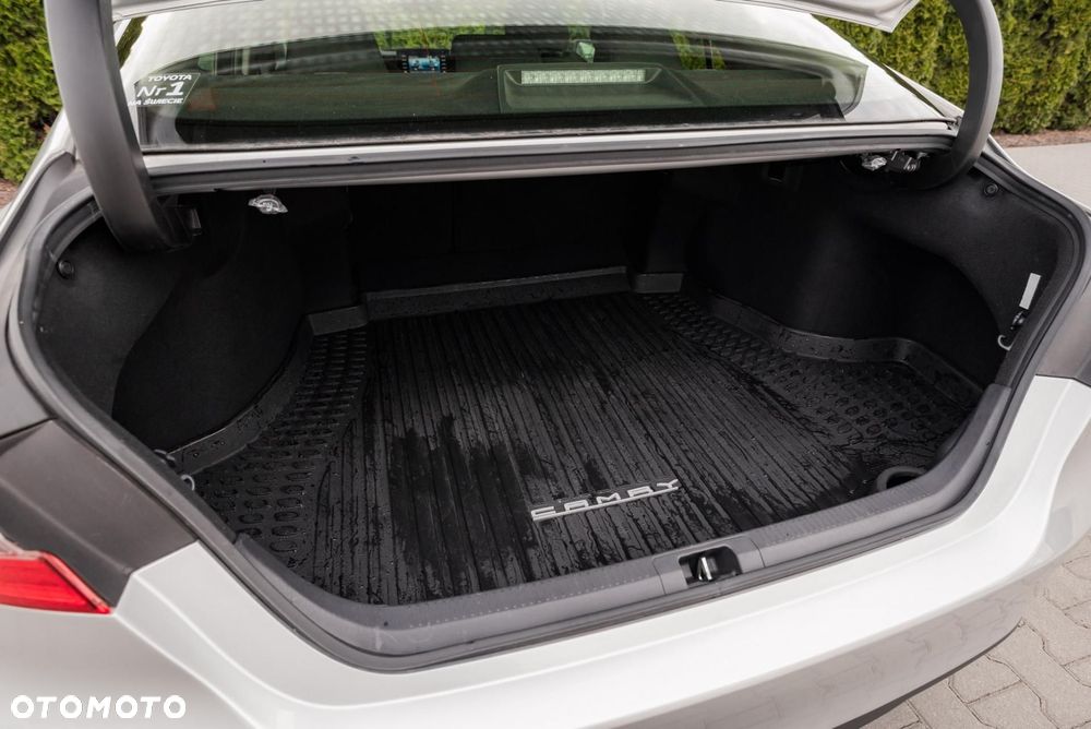 Toyota Camry 2.5 Hybrid Comfort CVT - 36