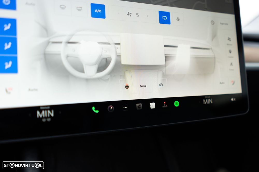 Tesla Model Y Long Range Dual Motor AWD - 18