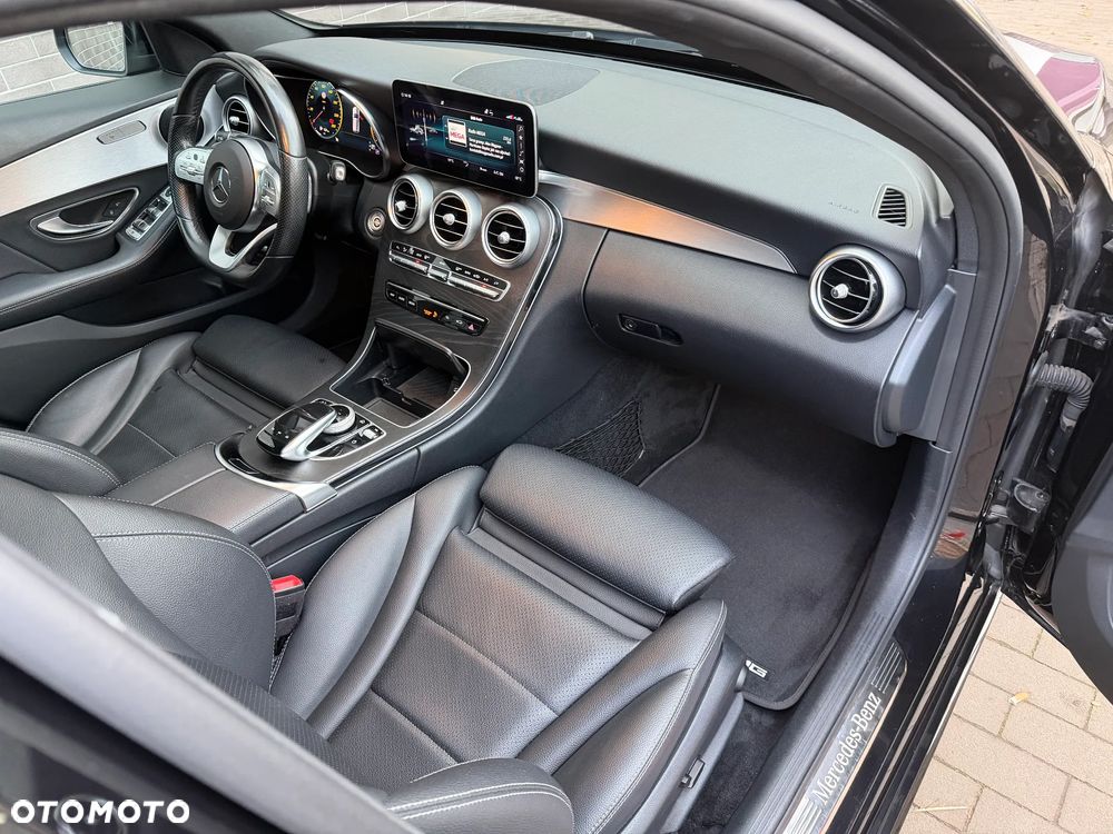 Mercedes-Benz Klasa C 200 9G-TRONIC AMG Line - 33