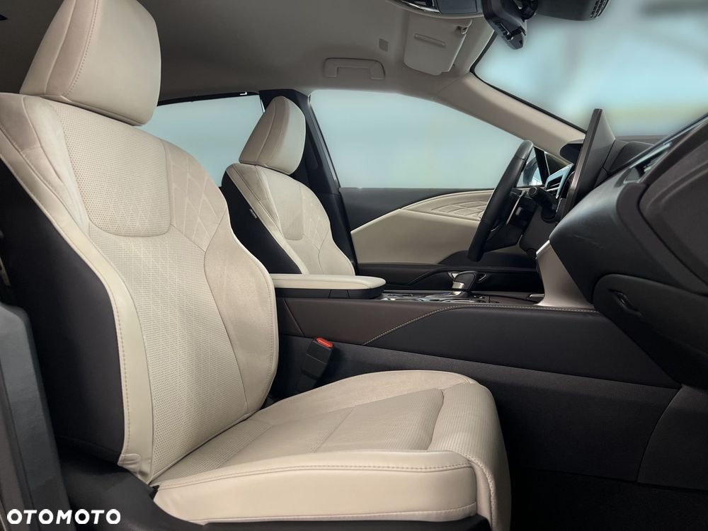 Lexus RX 450h+ Omotenashi - 11
