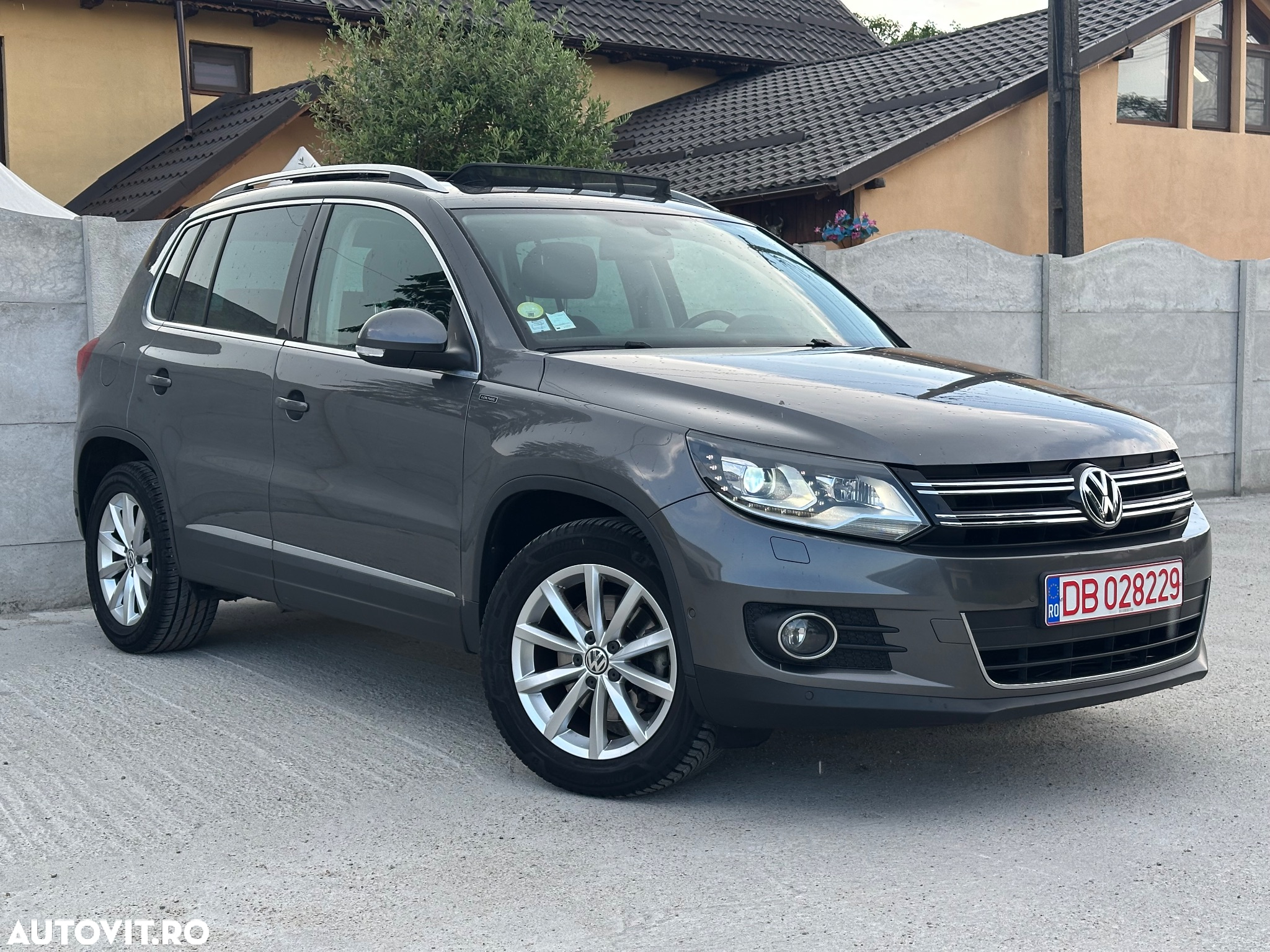 Volkswagen Tiguan - 2