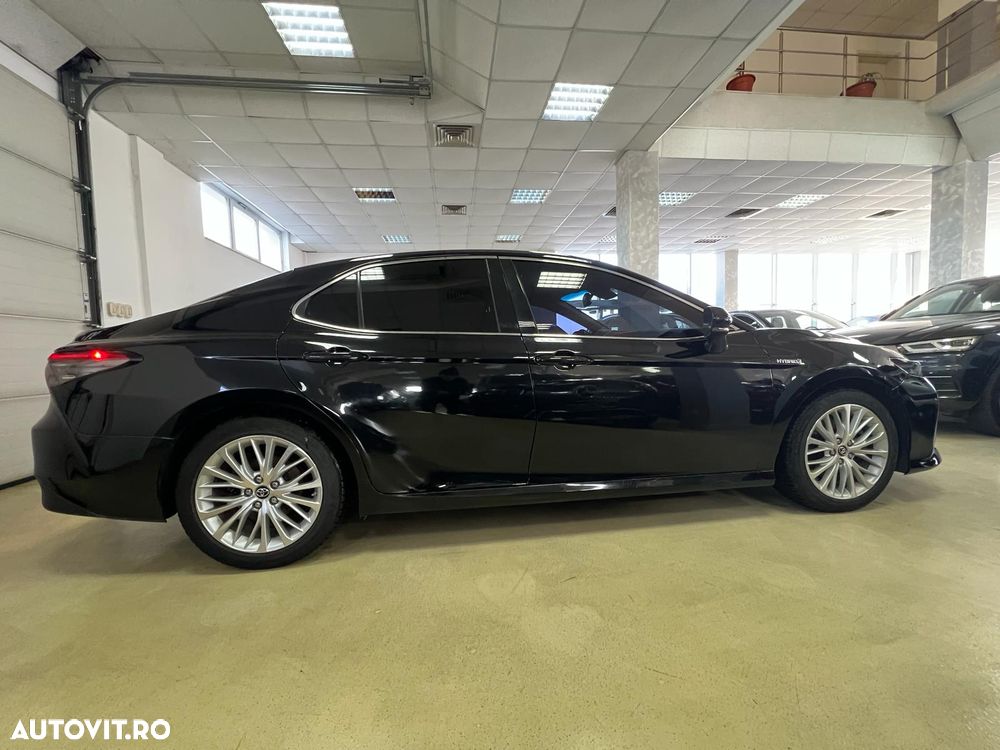 Toyota Camry Luxury - 7